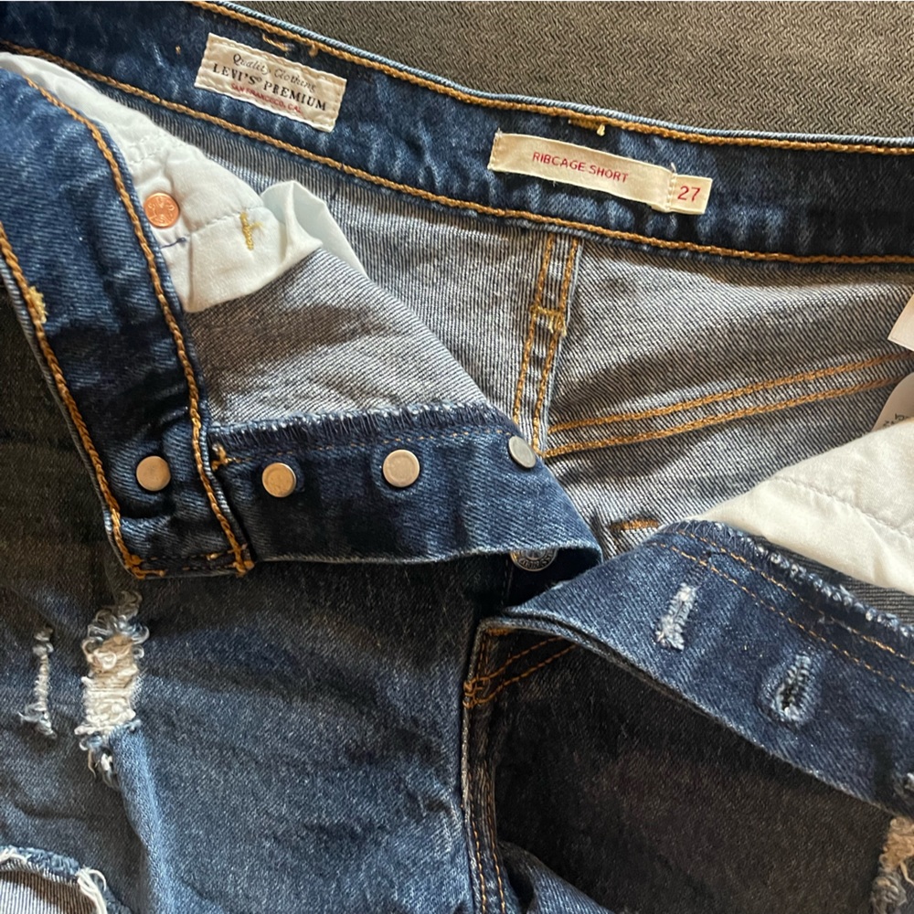Levi’s Ribcage shorts
